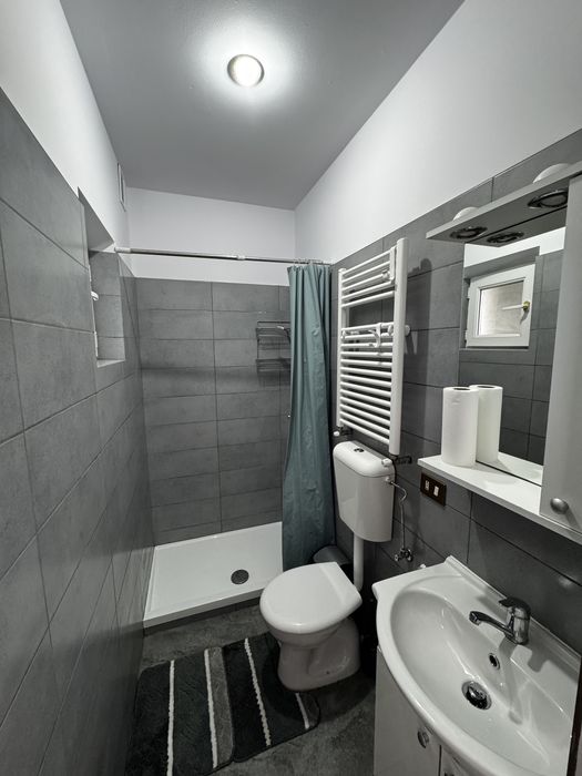 Garsoniera de inchiriat Bacau zona garii Mihai Eminescu25 parter1500 ron