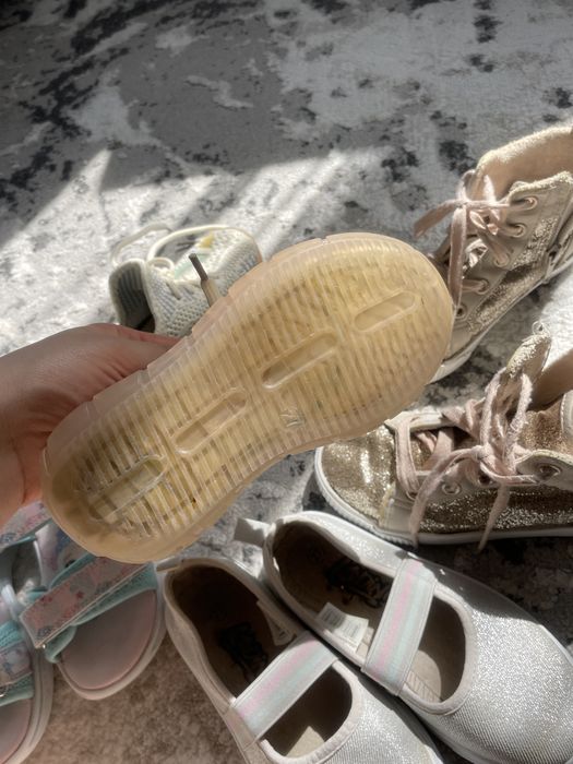 Детская обувь все за одну цену