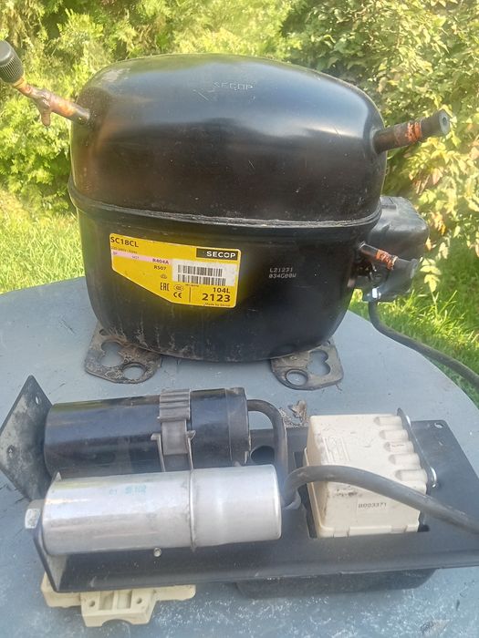 Компрессор для морозильного шкафа .