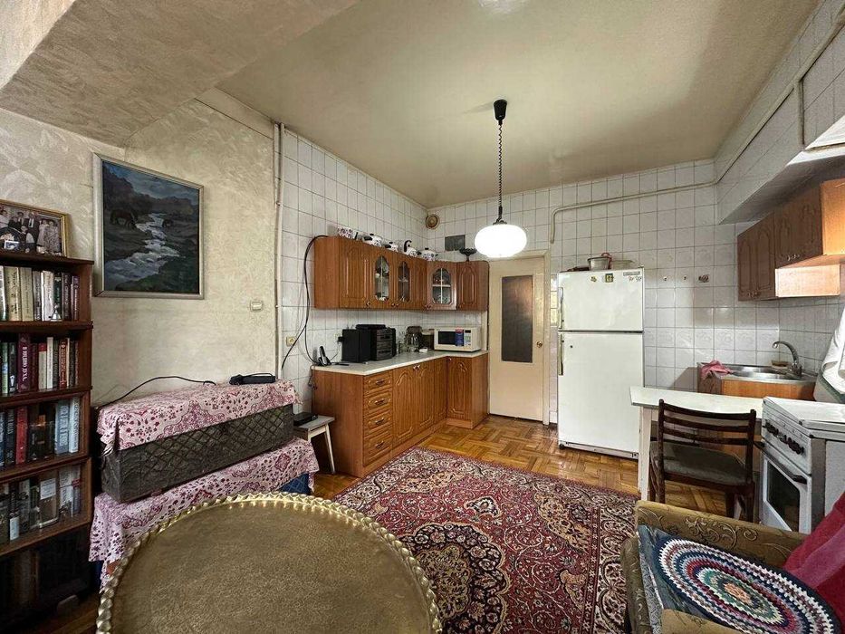 ПРОДАЕТСЯ 2/2/9 87м2 на: Ул. Буюк Турон