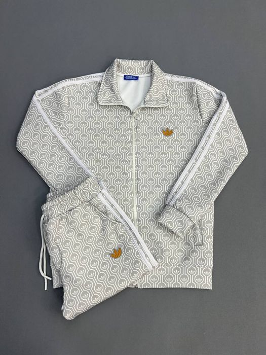 Trening barbati.Calitate luxury.Pentru mai multe poze și mărimi lăsați