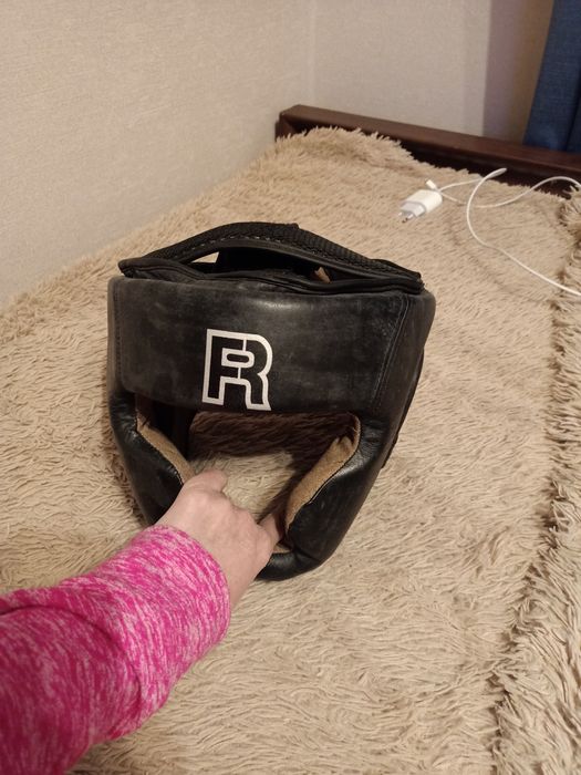 Продам шлем боксерский кожанный