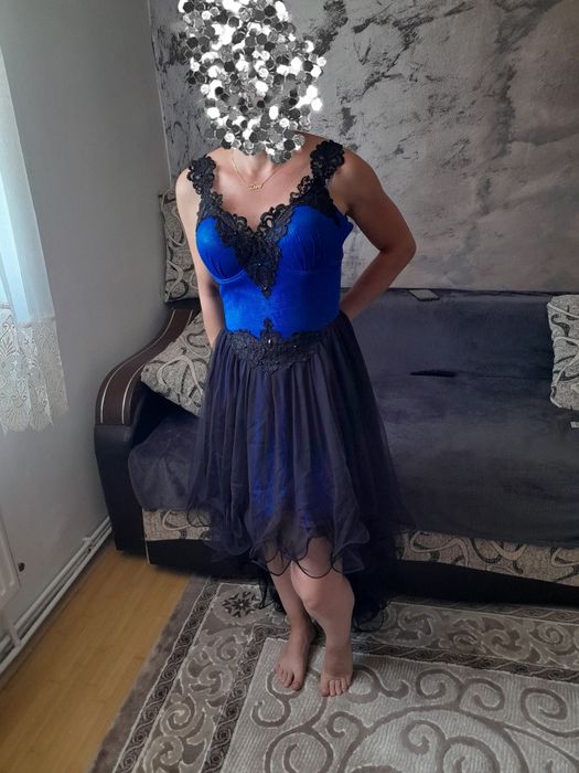 Vând rochie nouă cu trenă