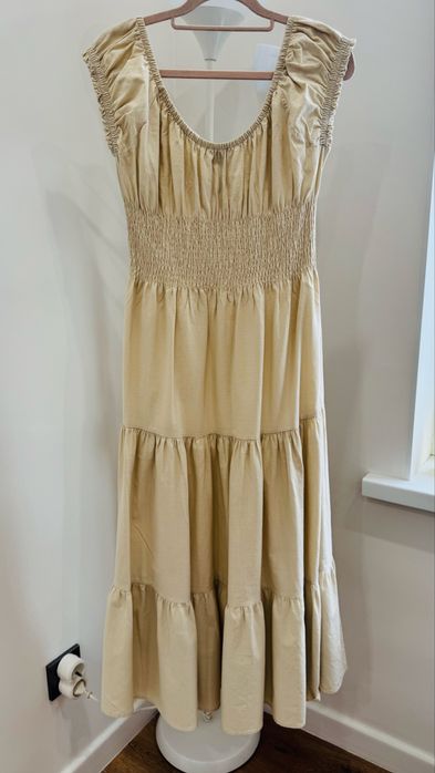 Продаются разные платья