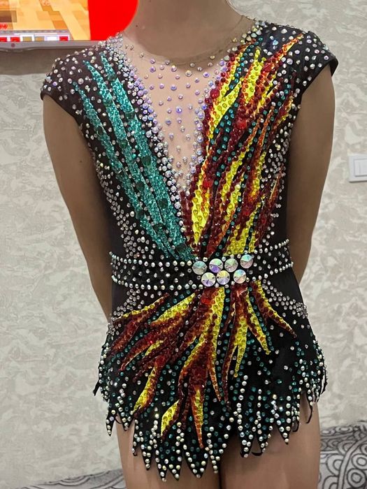 Шью  купальники для художественной гимнастики .