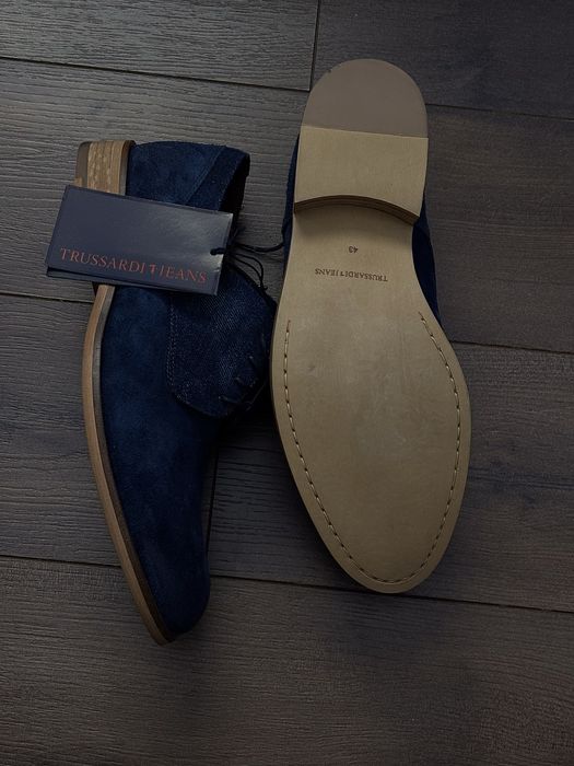 Нови оригинални  мъжки обувки от естествен велур Trussardi