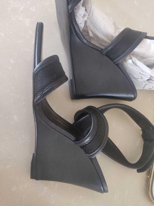 Сандали UGG , Zara, 39 размер с платформа, отлични