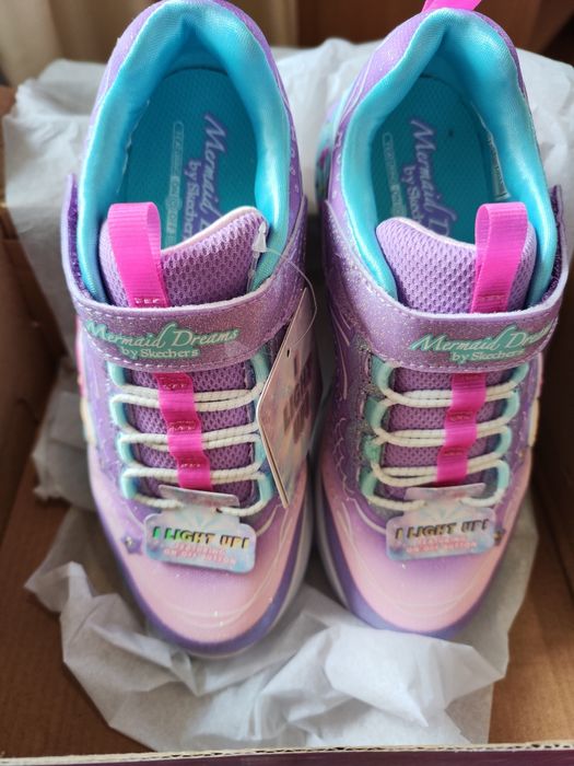 Нови сникърси за момиче Skechers