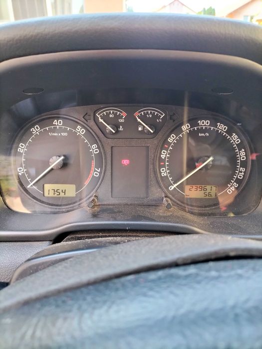 Vând Skoda Octavia 1,6 benzină, an 2004 , comby .