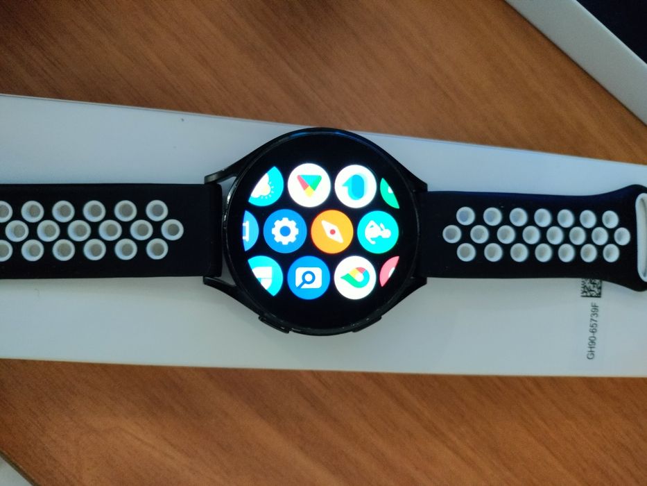 Смарт часы Samsung Galaxy Watch 4 (44 мм)