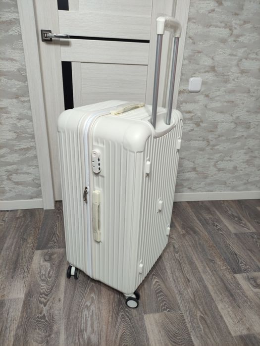 Чемодан, слоновая кость, новый