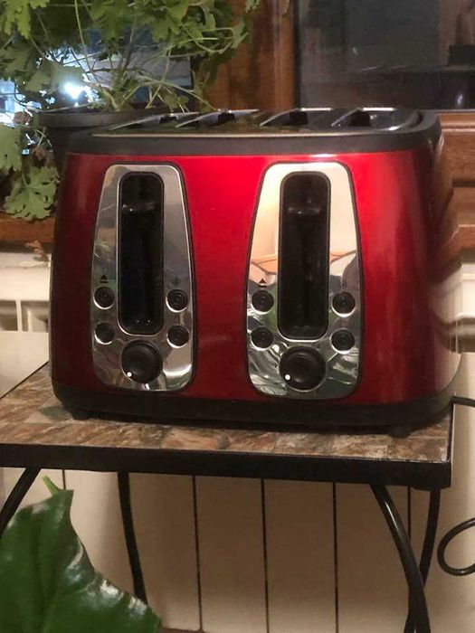 Стилен акцент в кухнята – нов двоен тостер за 4 филии Russell Hobbs