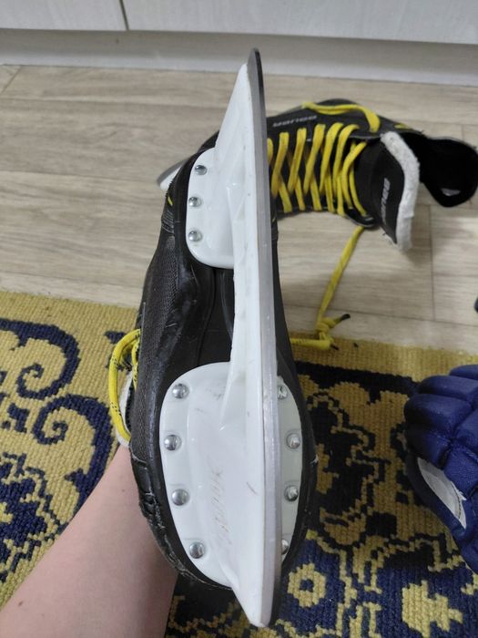 Продам коньки и карги вместе