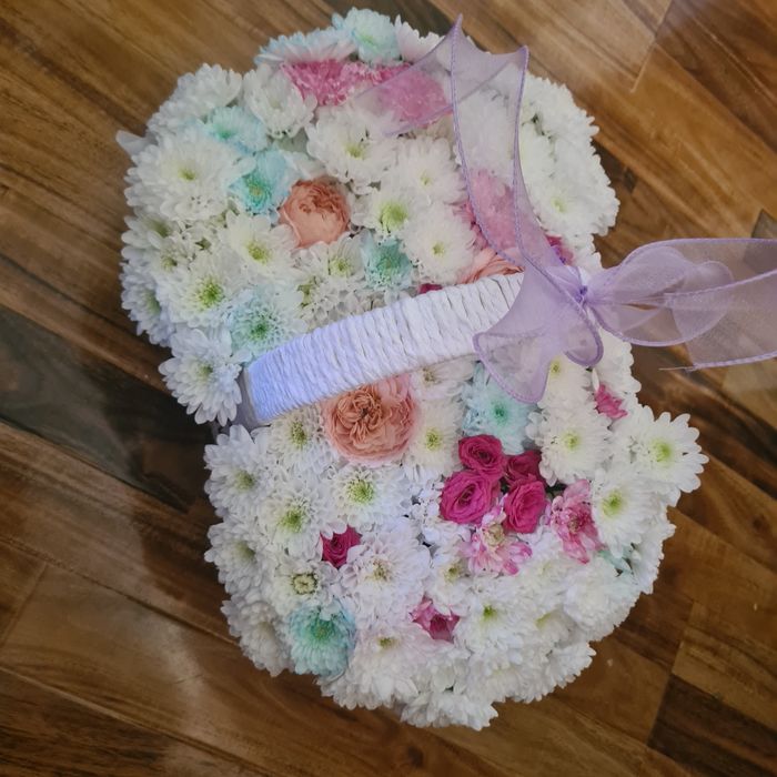 Продам цветы в корзине