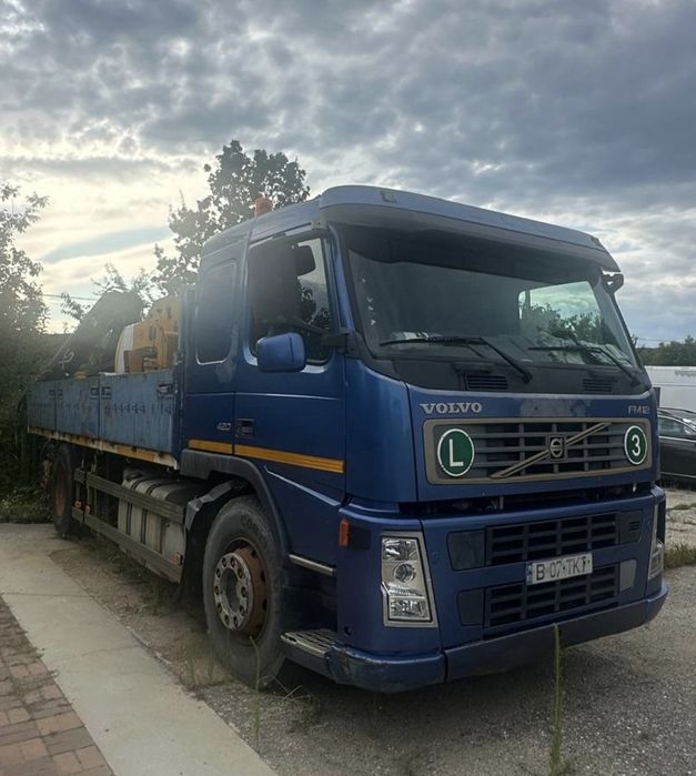 Camion Volvo FM12, macara Hiab, 6x2, platou 6.5 metrii
