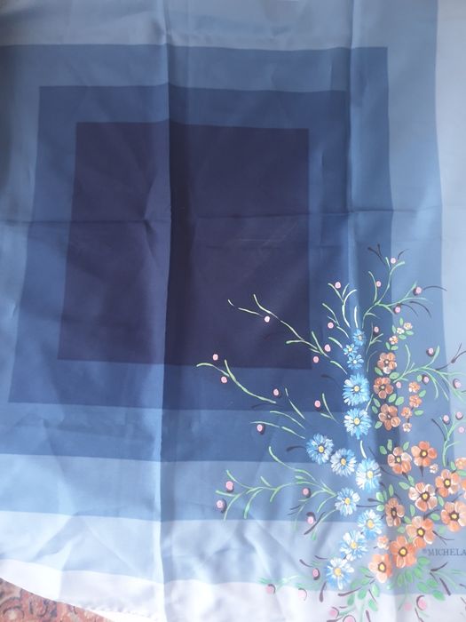 Esarfa nuante de albastru pictata manual