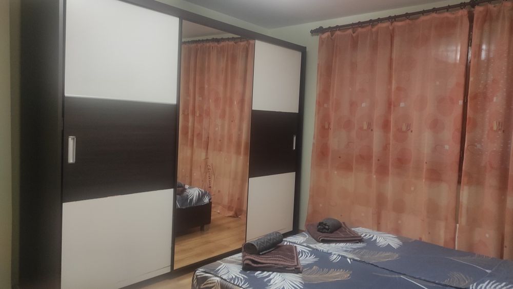 Двустаен апартамент с голяма дневна и отделна спалня на топ център