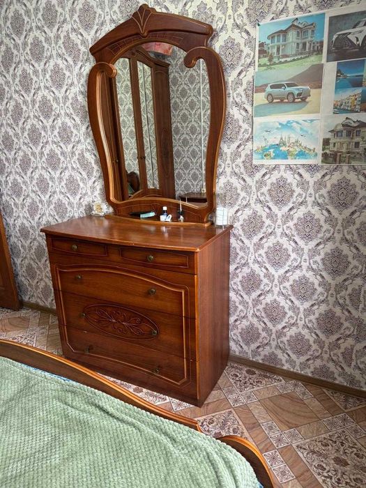 Продам спальный гарнитур