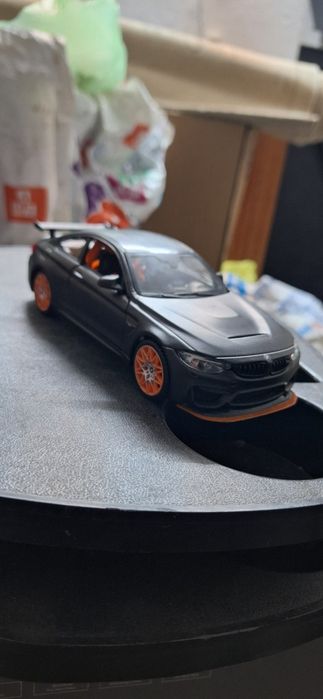 Метални колички 1:24