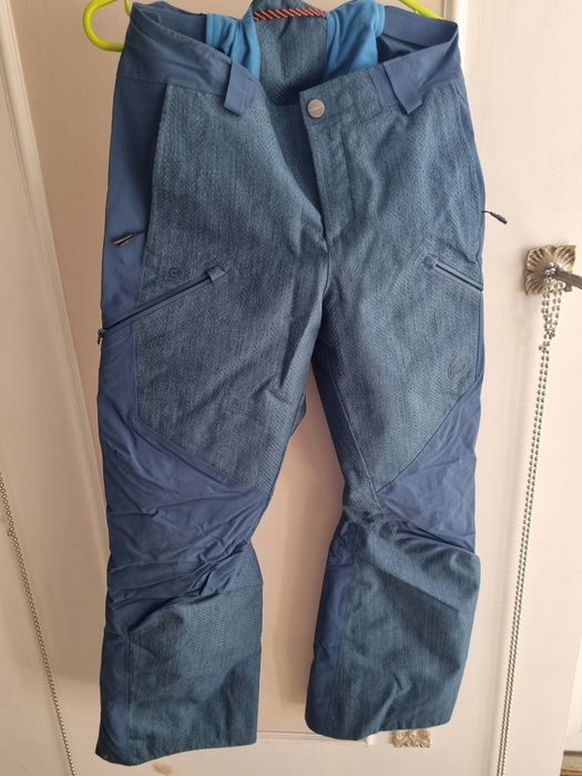 Vând  costume profesionale  pentru  ski