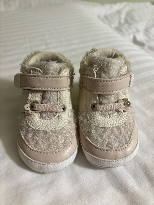 Чисто нови бебешки обувчици Mayoral