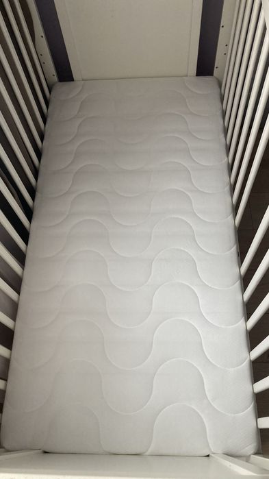 Бебешко легло с матрак и обиколник