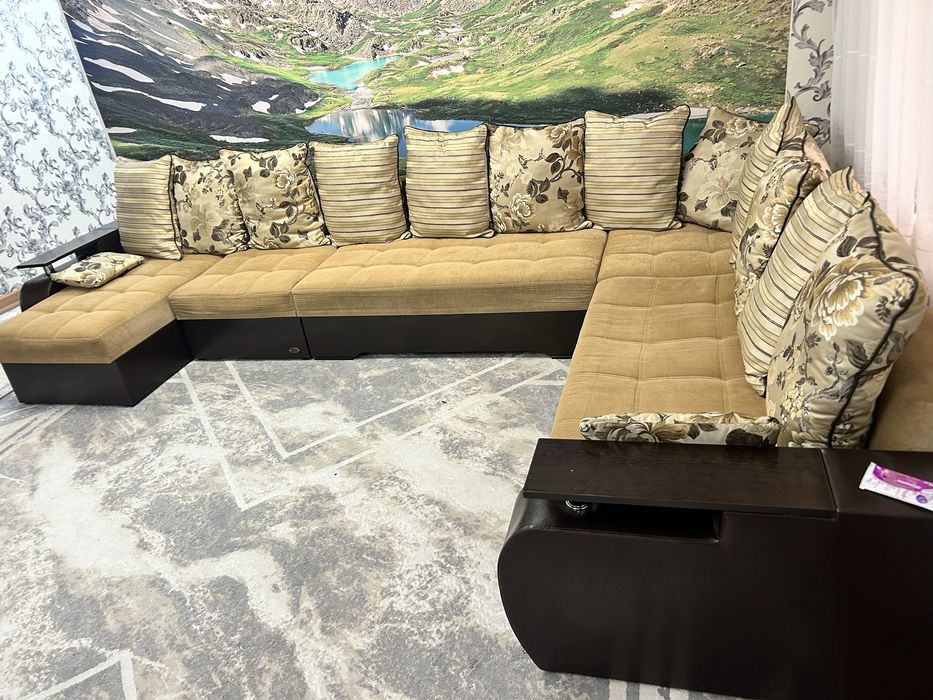 Диван в хорошем состояний