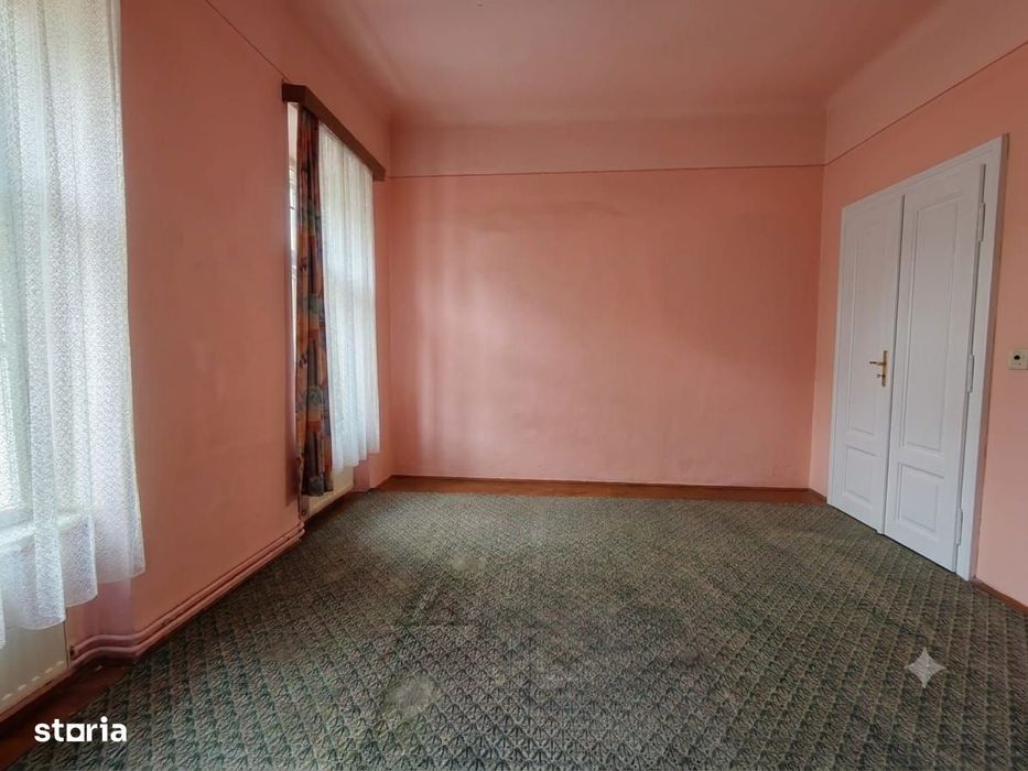 Apartament 3 camere, curte, zona Centrala-Ultracentrala