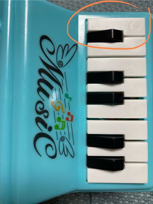 Малък акордеон с бат.