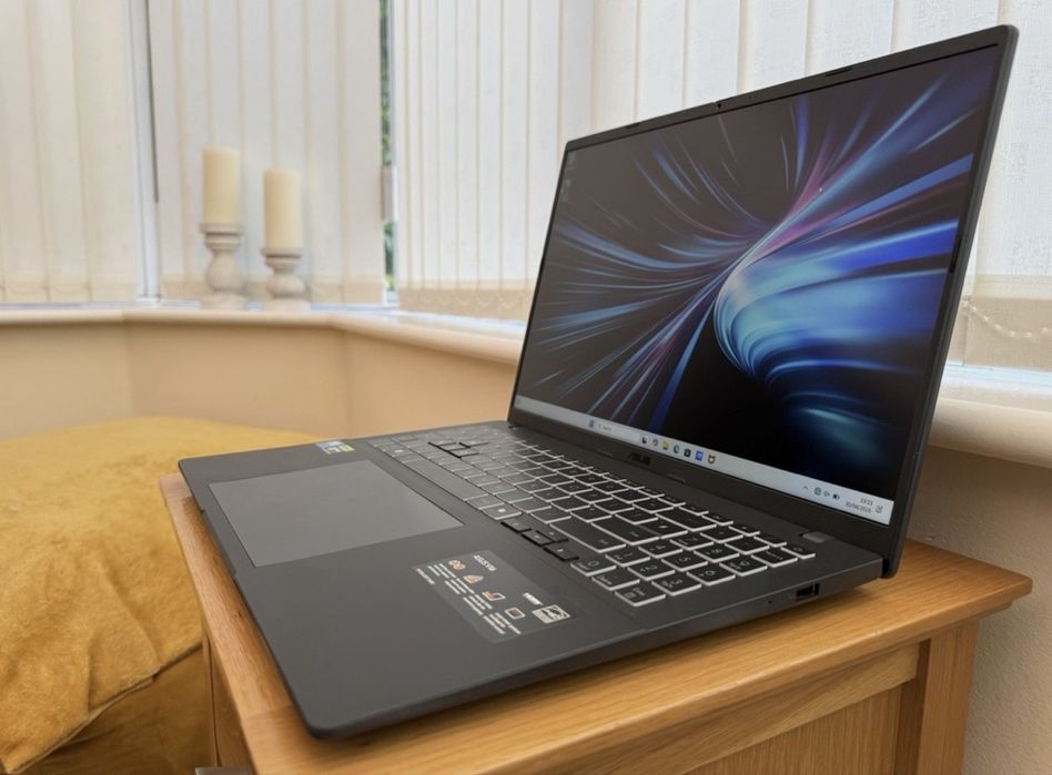 Laptop gaming Asus tuf v16 rtx 5050 i7 240h in garantie