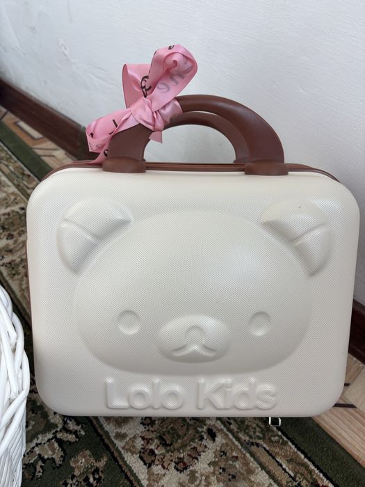 Набор одежда с чемоданом