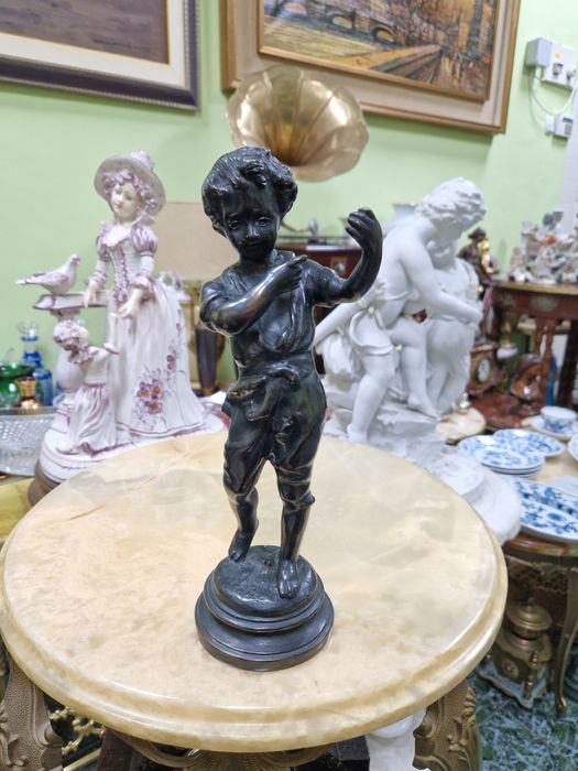 Стара френска антикварна колекционерска бронзова фигура