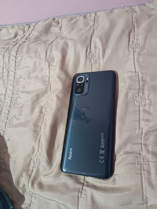 Продам телефон редми нот 10 в хорошем состоянии