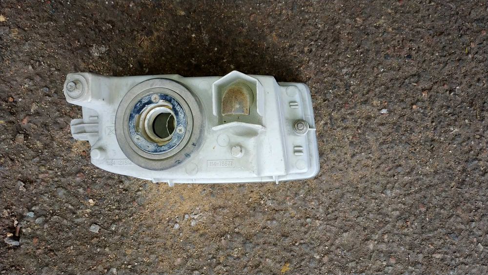 Противотуманка Ланкрузер - 100. Левая.