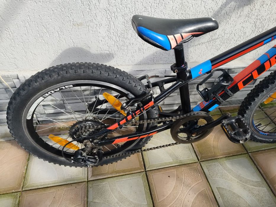 Bicicleta cube roti pe 20