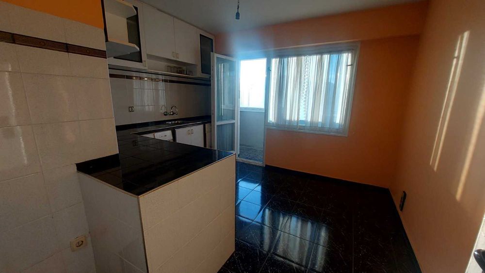 Продава се Тристаен апартамент в Хасково, Орфей - 75 кв.м за 1334 €/кв.м - Снимка #4