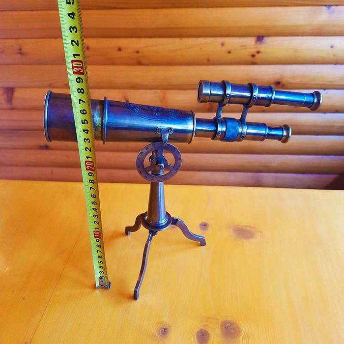 Далекоглед бронзов с античен дизайн и бронзова тринога