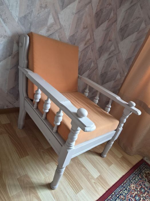 Продам диван и кресло для дачи