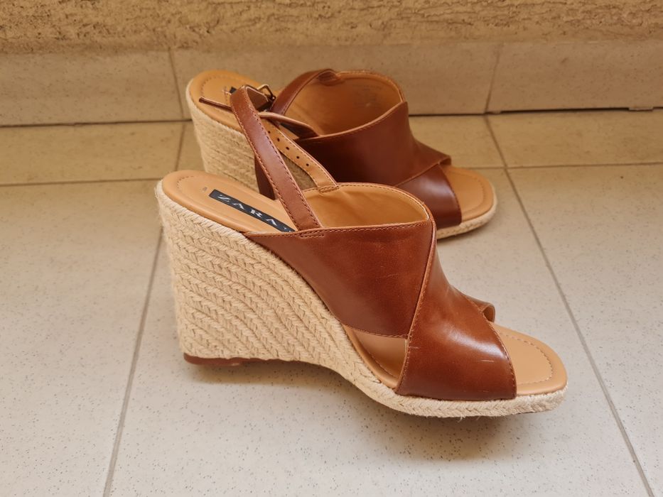 Дамски обувки на платформа