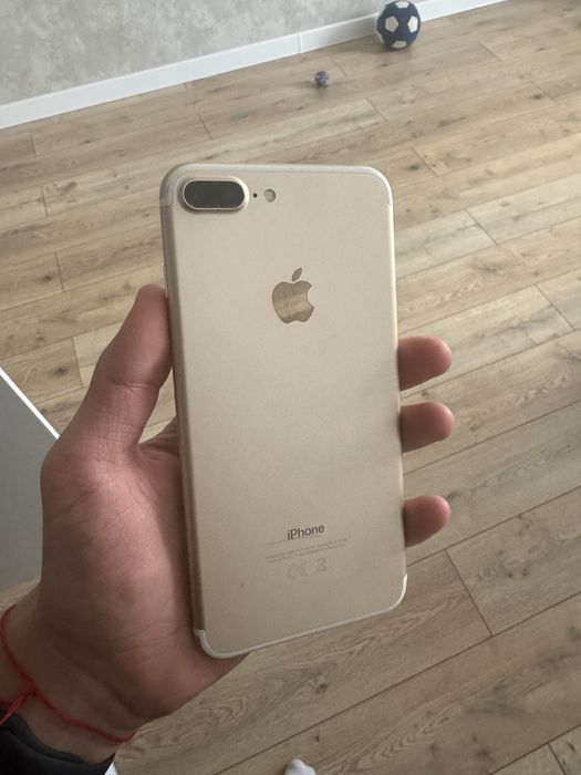 Продам айфон 7+.