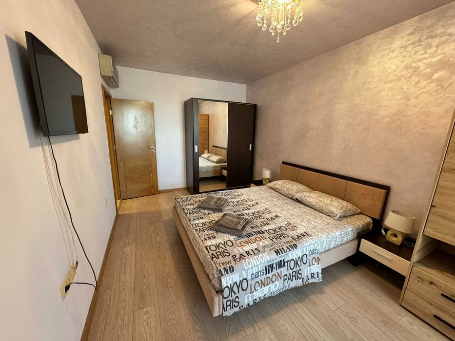 Двустаен апартамент на първа линия море