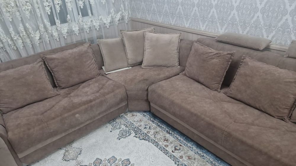 Продам угловой Диван

Срочно!