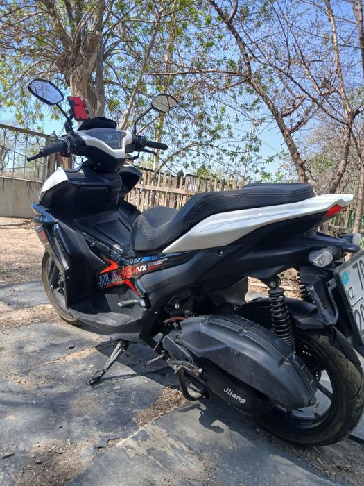 Скутер Jilang 180