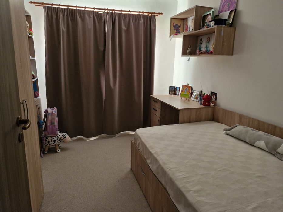 Vand apartament 3 camere