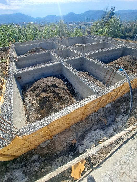 Teren+ casă în construcție