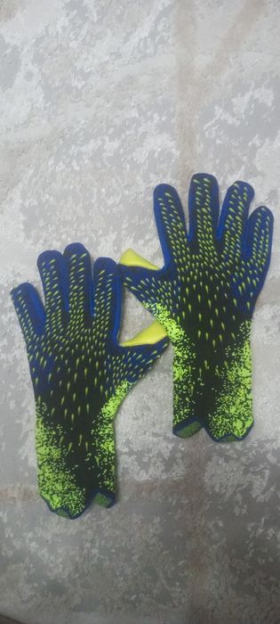 Перчатки вратарские