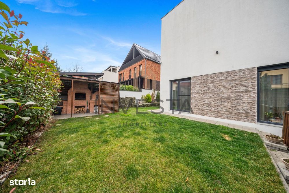 Duplex modern, spatios, pe o strada privata retrasa!