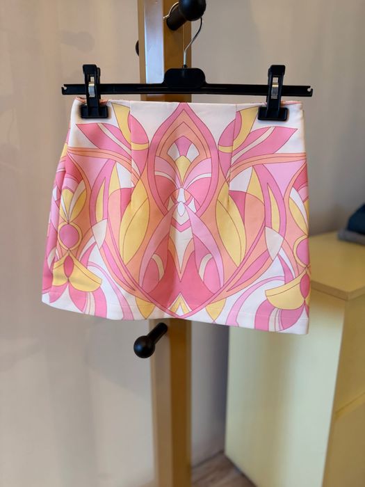 Къса пола на Mango