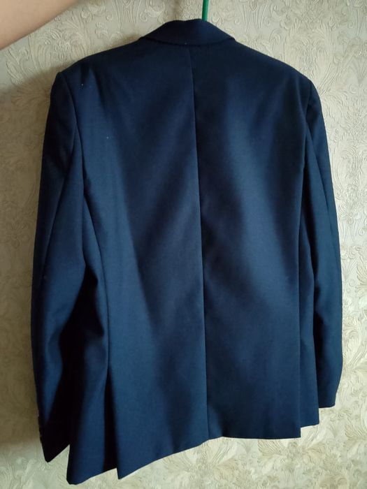 Продам школьный костюм