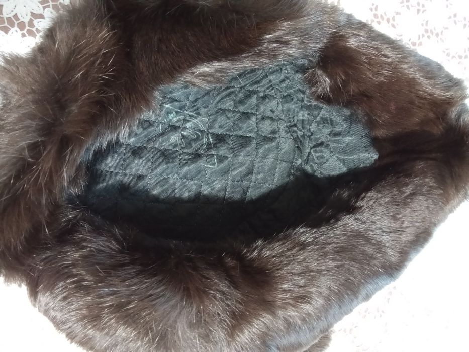 Зимна шапка от заешка кожа